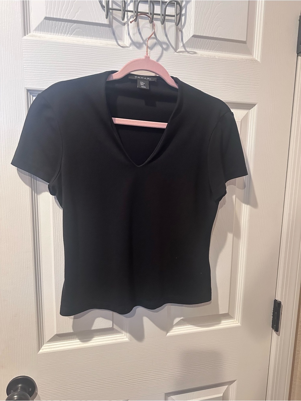 Tahari Black Short Sleeve V-Neck Knit Top